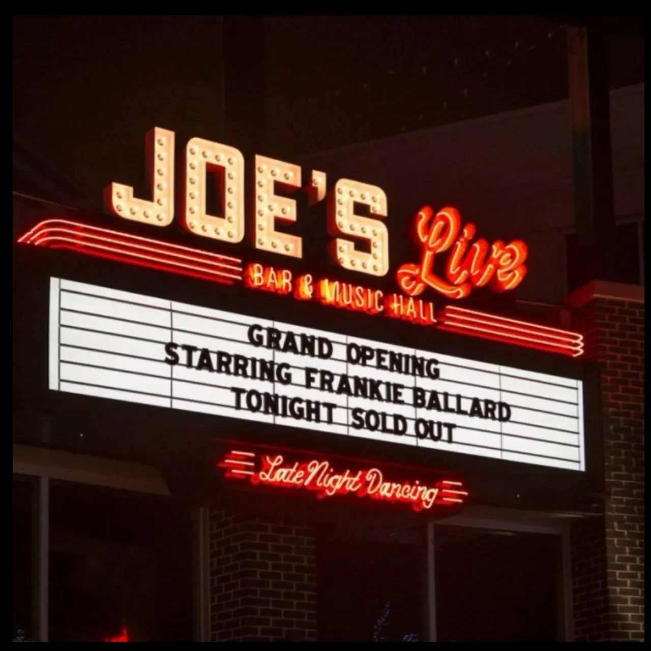 joes live bar and music hall sign